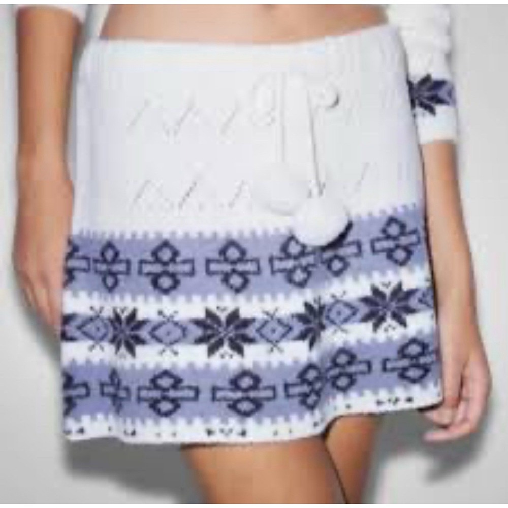 Kimchi Urban Outfitters Snowbunny Mini Knit Skirt XS Pom Drawstring‎ NWT